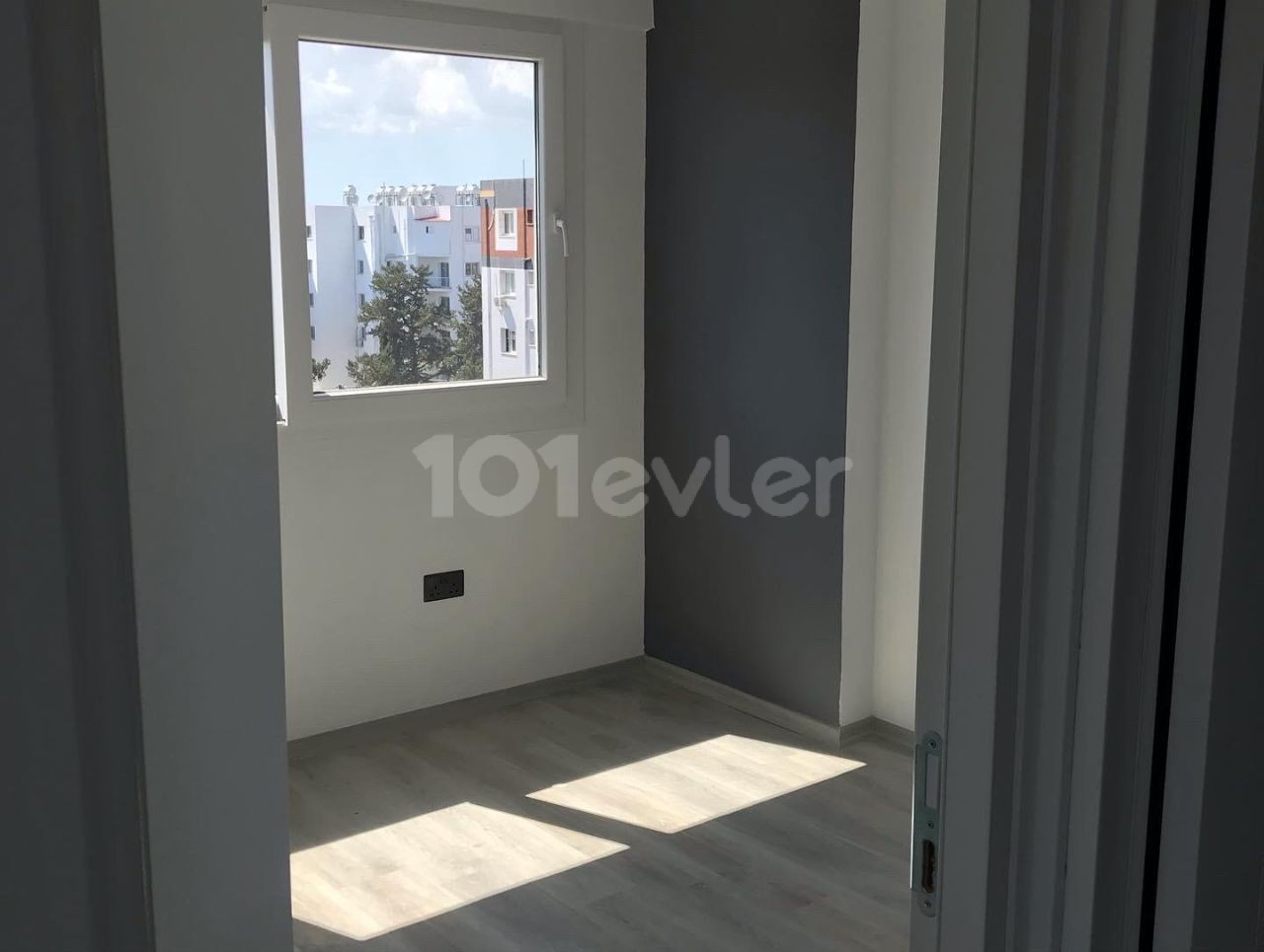 çanakkale bölgesinde 2+1 satılık daire yatırım için mükemmel 45000£ zemin katta tahsis koçan