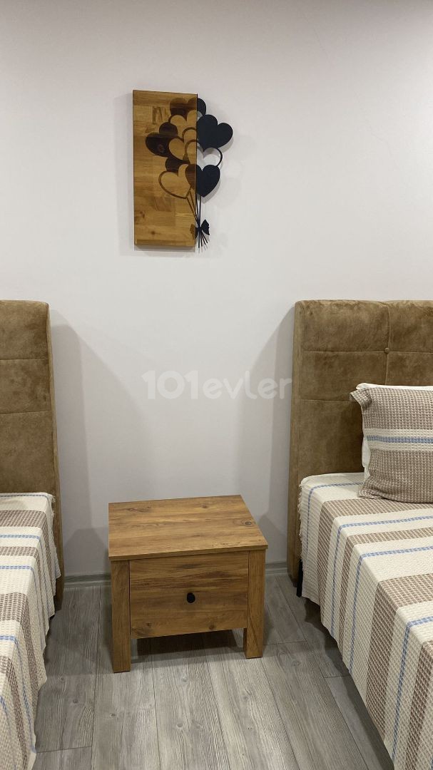 İSKELE BAHÇELER GÜNLÜK  YADA HAFTALIK YADA AYLIK YADA UZUN VADELİ TRiPLEX VİLLA GÜNLÜĞÜ 150£ 1 AYLIK KİRASI 1500£  VİLLA HAVUZLU 