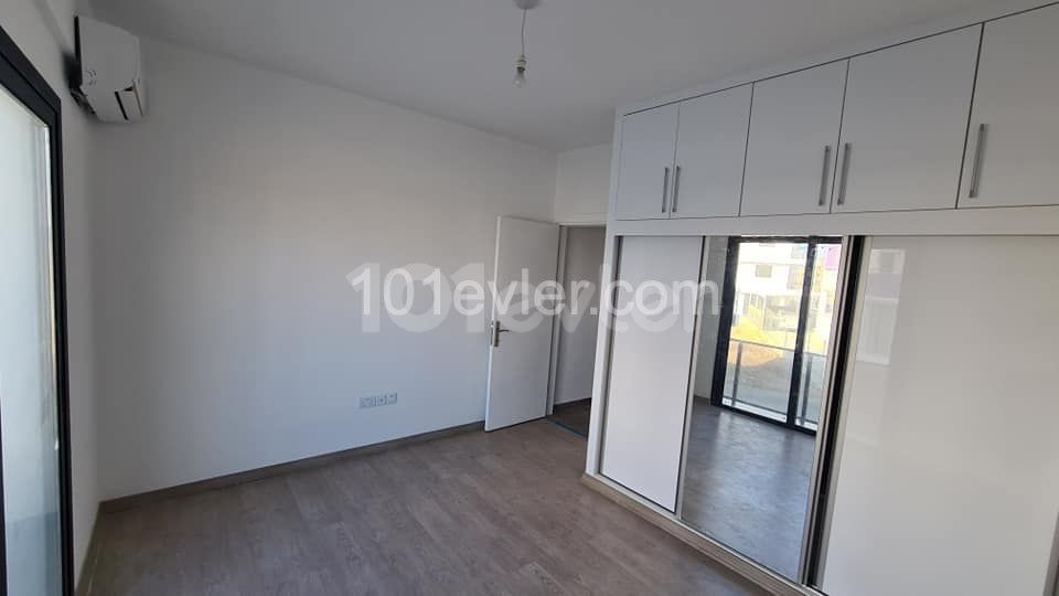 Zum Verkauf in Famagusta Canakkale Bereich 2 + 1 78 m2 2. kat ** 