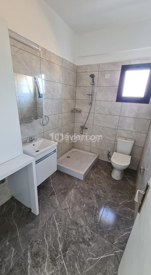 Zum Verkauf in Famagusta Canakkale Bereich 2 + 1 78 m2 2. kat ** 