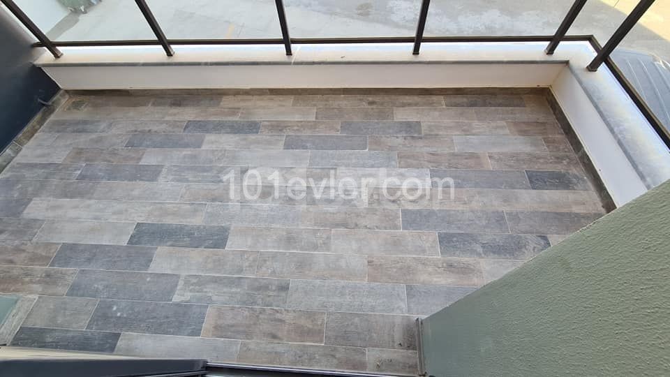 Zum Verkauf in Famagusta Canakkale Bereich 2 + 1 78 m2 2. kat ** 