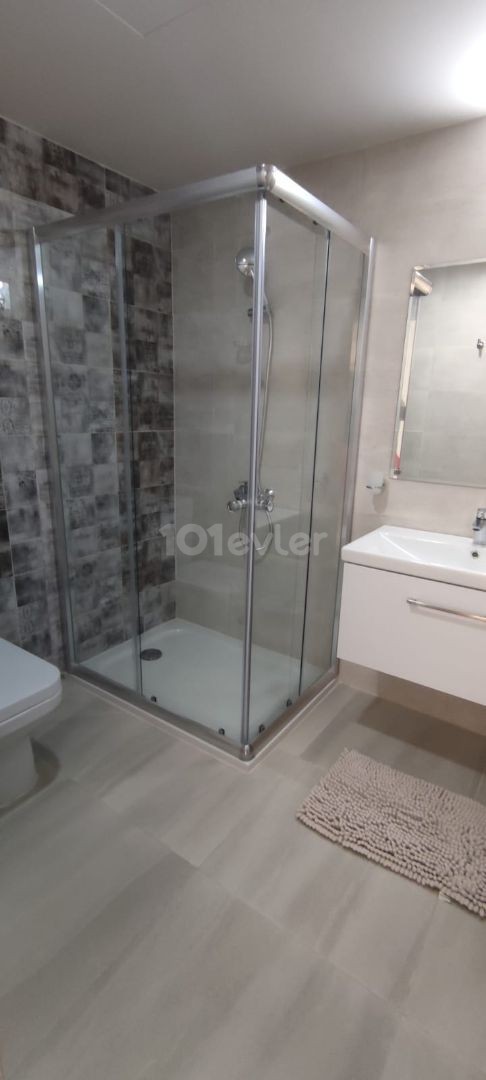 Magusa iskele boğazda lüks kiralık 2+1 penthouse en az 6 ay odemelı 1 ay kirası 650 pound depozit 650 pound komısyon 400£ 12.katta olan daire