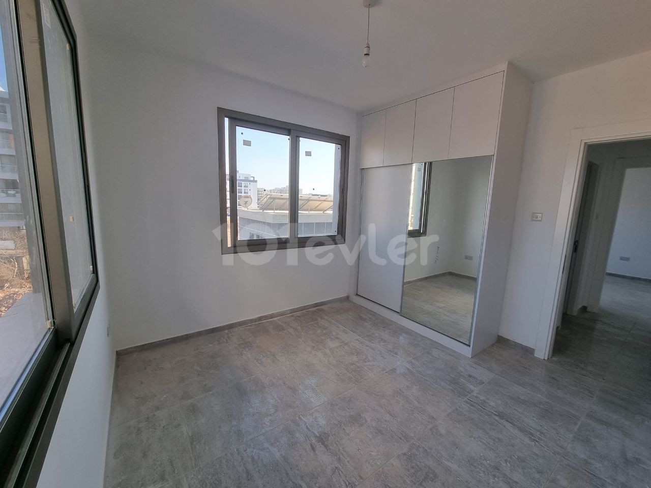 2+1 sehr geräumige Wohnung zum Verkauf in Famagusta Canakkale ** 