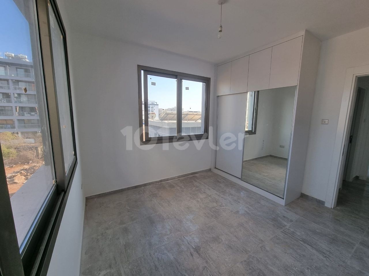 2+1 sehr geräumige Wohnung zum Verkauf in Famagusta Canakkale ** 