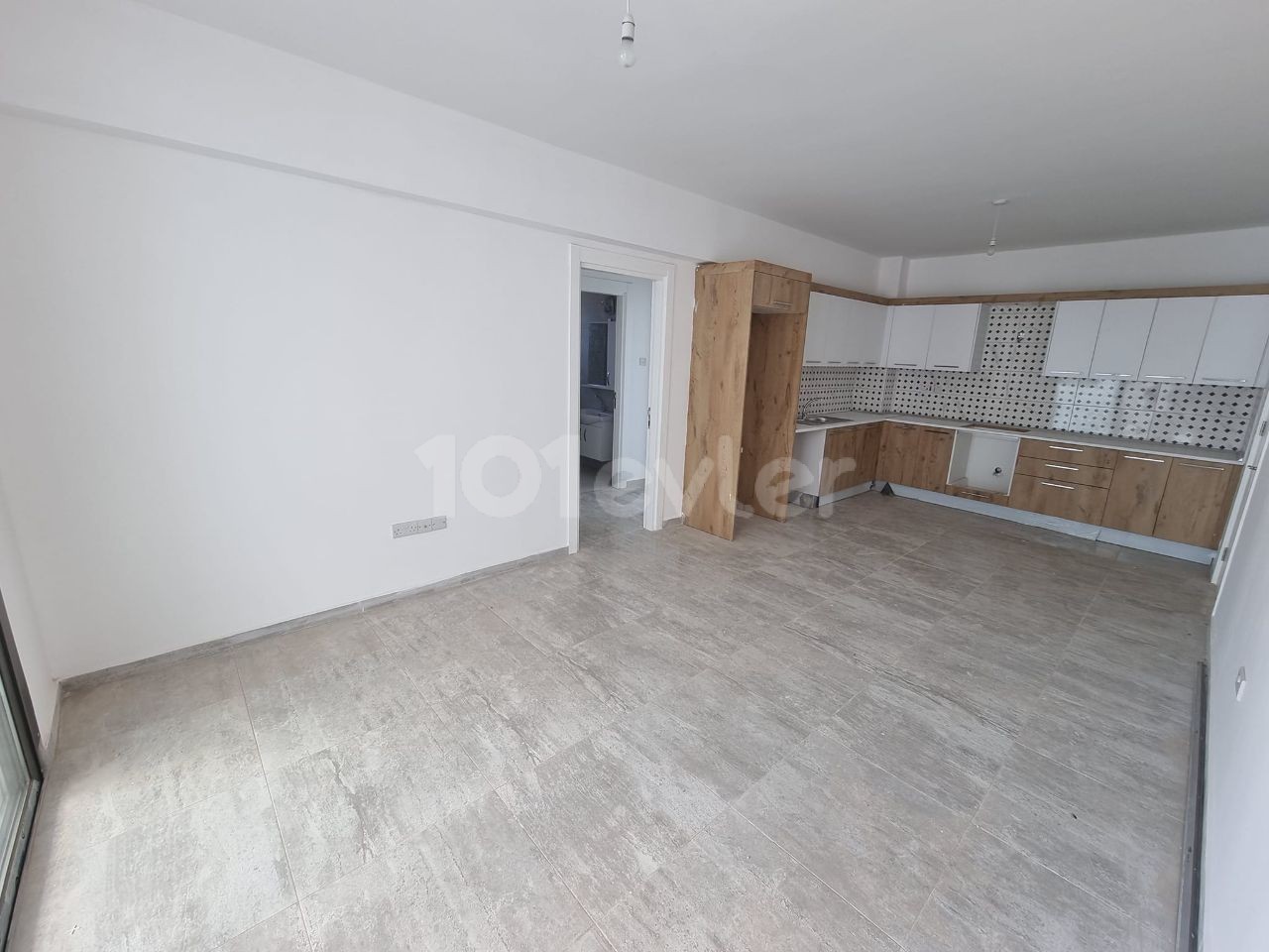 2+1 sehr geräumige Wohnung zum Verkauf in Famagusta Canakkale ** 