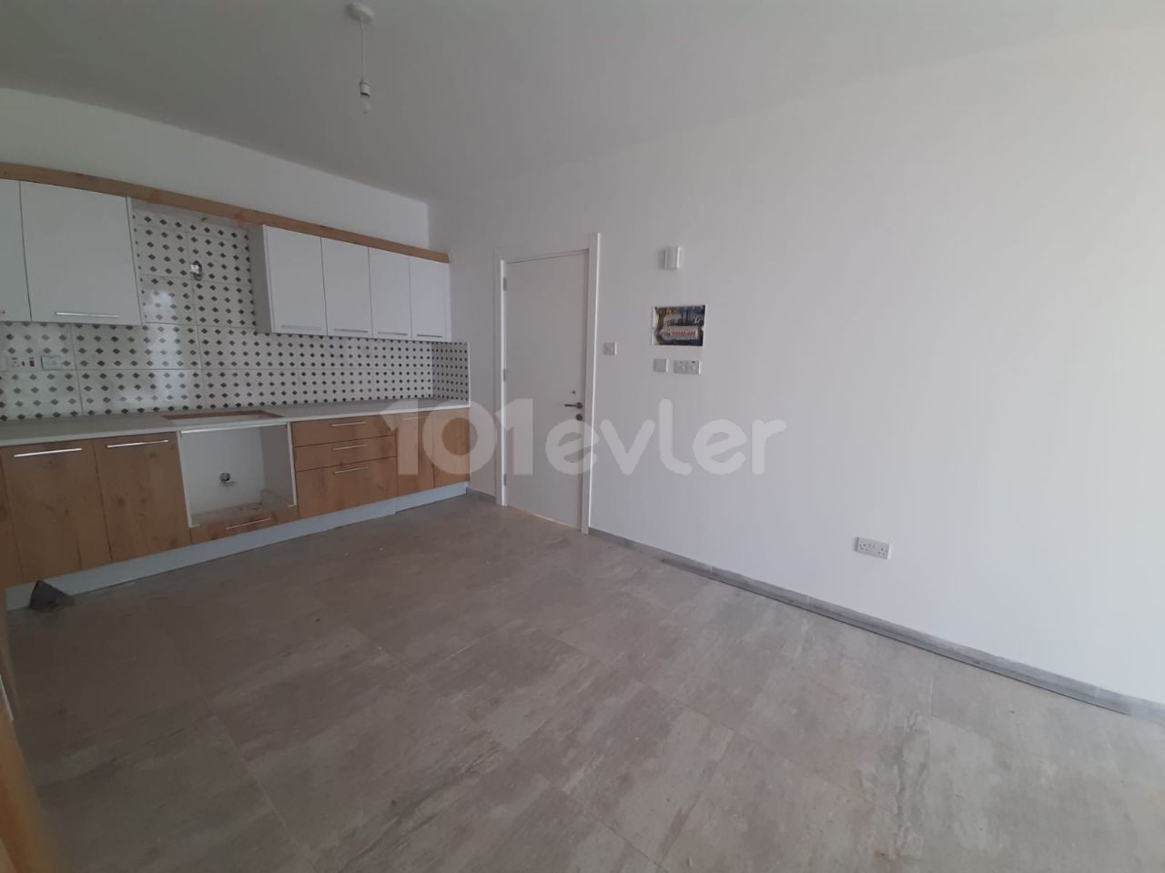 The location of the 2 + 1 apartment for sale in Çanakkale region is beautiful 2.the apartment, which is on the floor, is 85 square meters, The rear facade is ready for delivery with an elevator near the City mall shopping center. The price is a 5-storey building from £ 42,000. ** 