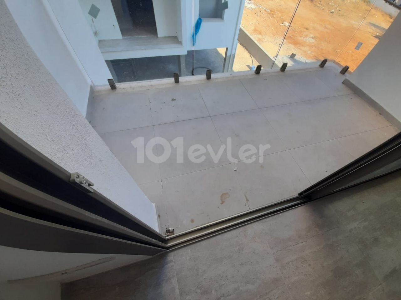 The location of the 2 + 1 apartment for sale in Çanakkale region is beautiful 2.the apartment, which is on the floor, is 85 square meters, The rear facade is ready for delivery with an elevator near the City mall shopping center. The price is a 5-storey building from £ 42,000. ** 