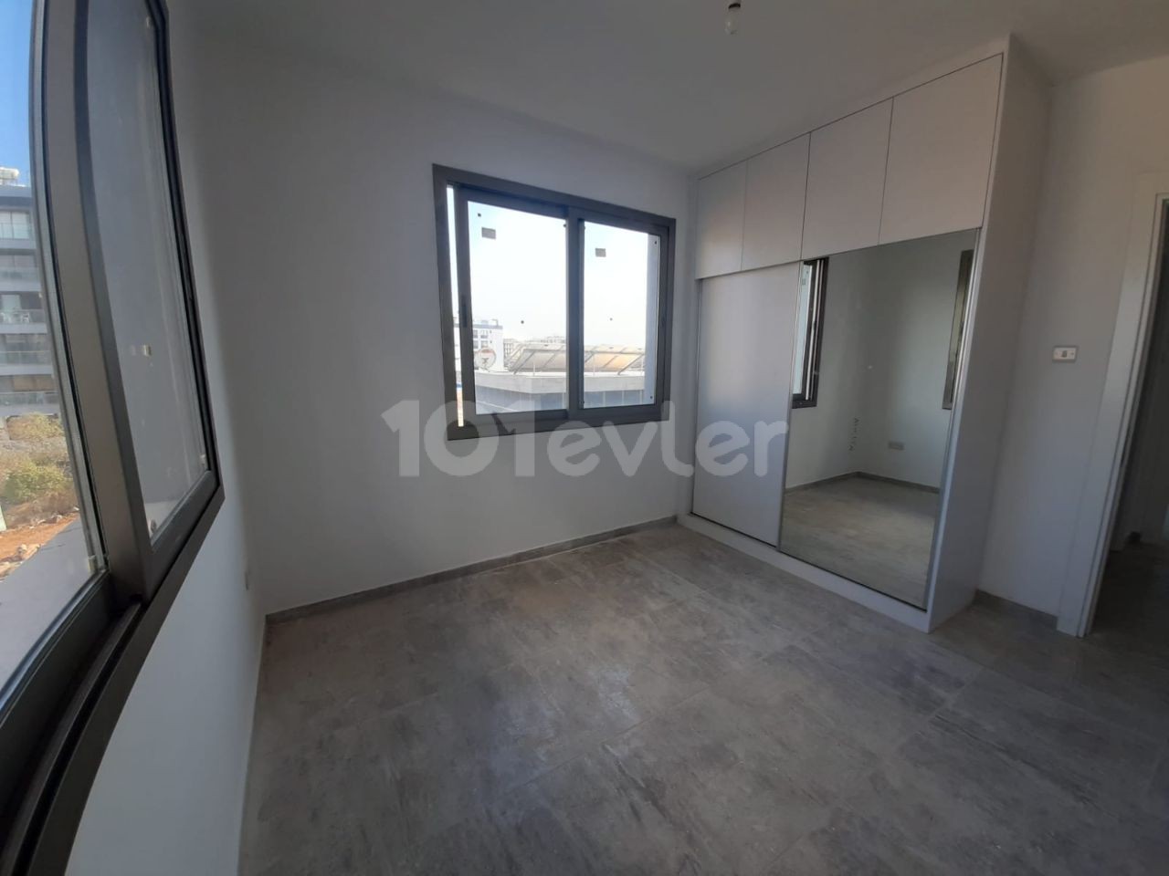 The location of the 2 + 1 apartment for sale in Çanakkale region is beautiful 2.the apartment, which is on the floor, is 85 square meters, The rear facade is ready for delivery with an elevator near the City mall shopping center. The price is a 5-storey building from £ 42,000. ** 