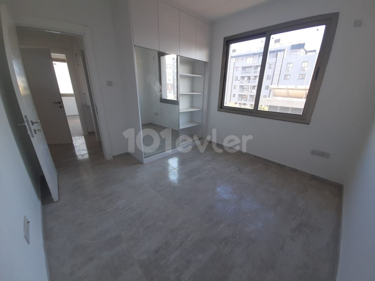 The location of the 2 + 1 apartment for sale in Çanakkale region is beautiful 2.the apartment, which is on the floor, is 85 square meters, The rear facade is ready for delivery with an elevator near the City mall shopping center. The price is a 5-storey building from £ 42,000. ** 