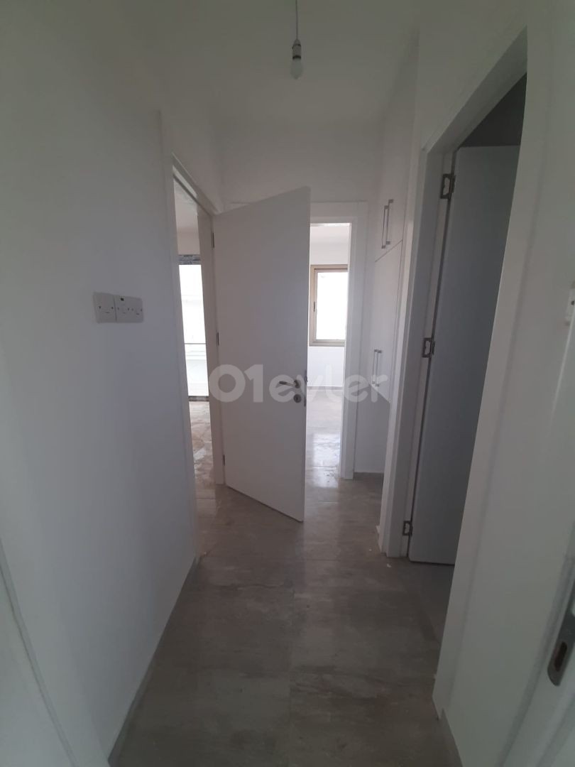 The location of the 2 + 1 apartment for sale in Çanakkale region is beautiful 2.the apartment, which is on the floor, is 85 square meters, The rear facade is ready for delivery with an elevator near the City mall shopping center. The price is a 5-storey building from £ 42,000. ** 