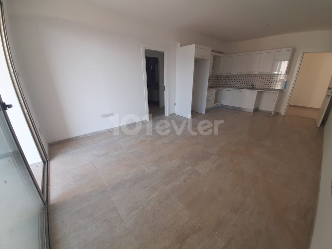 The location of the 2 + 1 apartment for sale in Çanakkale region is beautiful 2.the apartment, which is on the floor, is 85 square meters, The rear facade is ready for delivery with an elevator near the City mall shopping center. Price £45,000 ** 