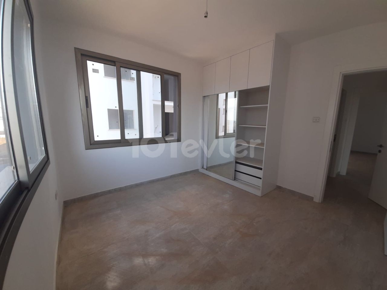 The location of the 2 + 1 apartment for sale in Çanakkale region is beautiful 2.the apartment, which is on the floor, is 85 square meters, The rear facade is ready for delivery with an elevator near the City mall shopping center. Price £45,000 ** 