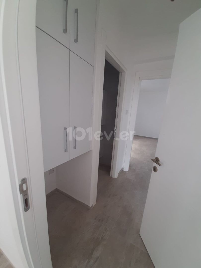 The location of the 2 + 1 apartment for sale in Çanakkale region is beautiful 2.the apartment, which is on the floor, is 85 square meters, The rear facade is ready for delivery with an elevator near the City mall shopping center. Price £45,000 ** 