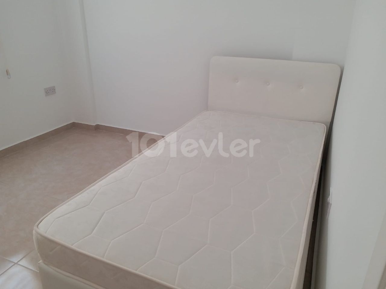 magusada tuzla bölgesinde çok az kullanılmış zemin kat daire 2+1 kiralık kirası 350£ en az 3 ay ödemeli depozit 350£ komisyon 350£  AYIN 28 İ EV BOŞA ÇIKACAKTIR !!!!!!!!!!!! 28.09.2022