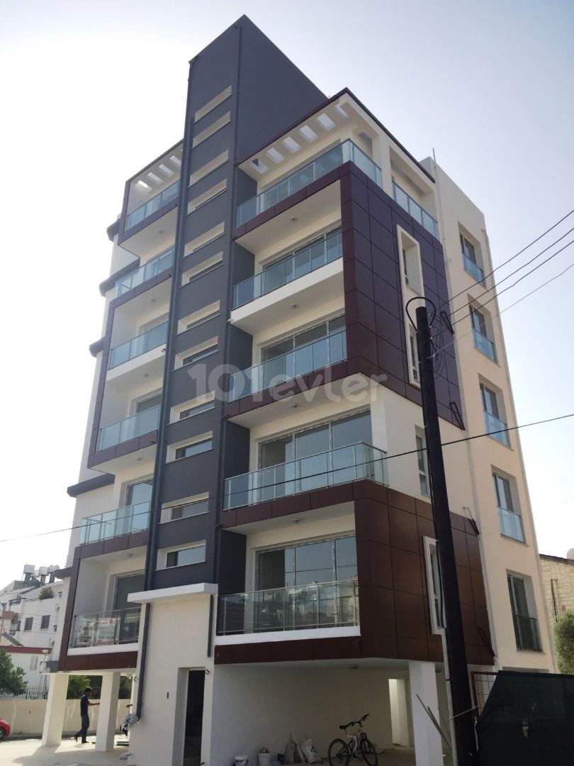 Magusa cafe is a 2 + 1 rental apartment area close to mania gulseren should pay 10 months $ 4000 rent deposit $ 400 commission $ 400 minimum 10 months to pay. ** 