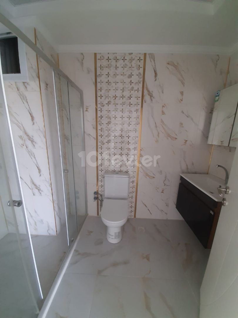 iskele long beachde 2+1 satilik daire esyasiz daireler 85 metre kare 130.000 STG DENİZE YÜRÜME MESAFESİNDE KALİTELİ İŞCİLİK Arka cephededir. DAİRE 1.KATTADIR.