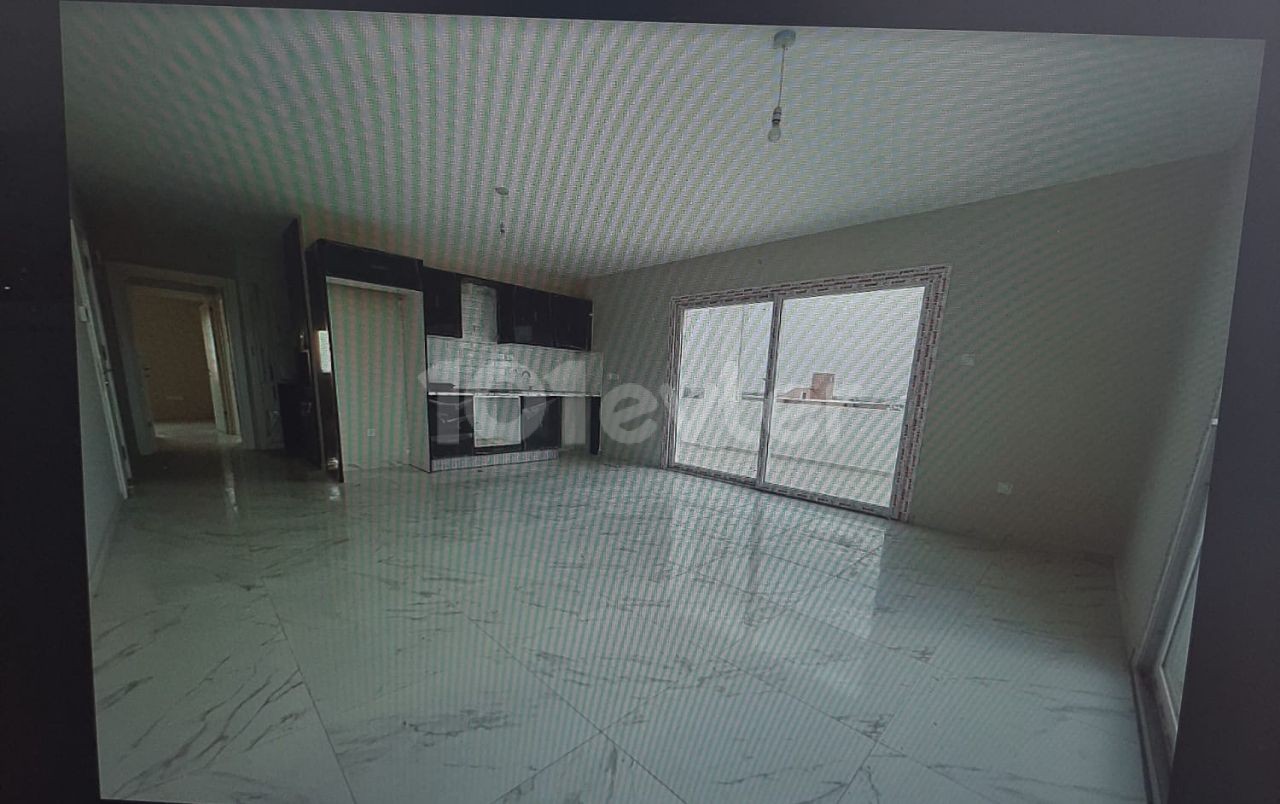 Kalılant bolgesınde 2+1 satılık penthouse 77+34m2 105.000 stg satıs fıyatı