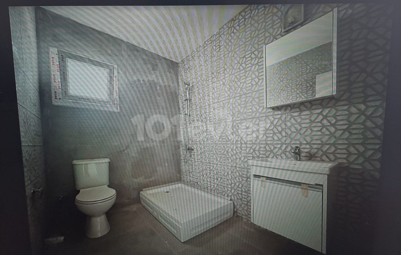 Kalılant bolgesınde 2+1 satılık penthouse 77+34m2 105.000 stg satıs fıyatı