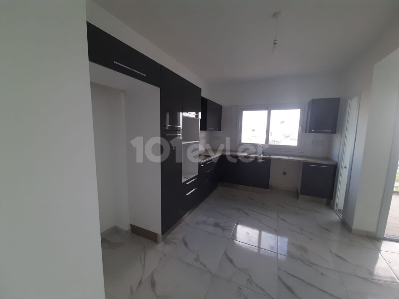 Immediate delivery 2+1 PENTHOUSE 122 square meters penthouse on the 5th floor in the region of Canakkale 100,000 stg Transformer has been paid. 