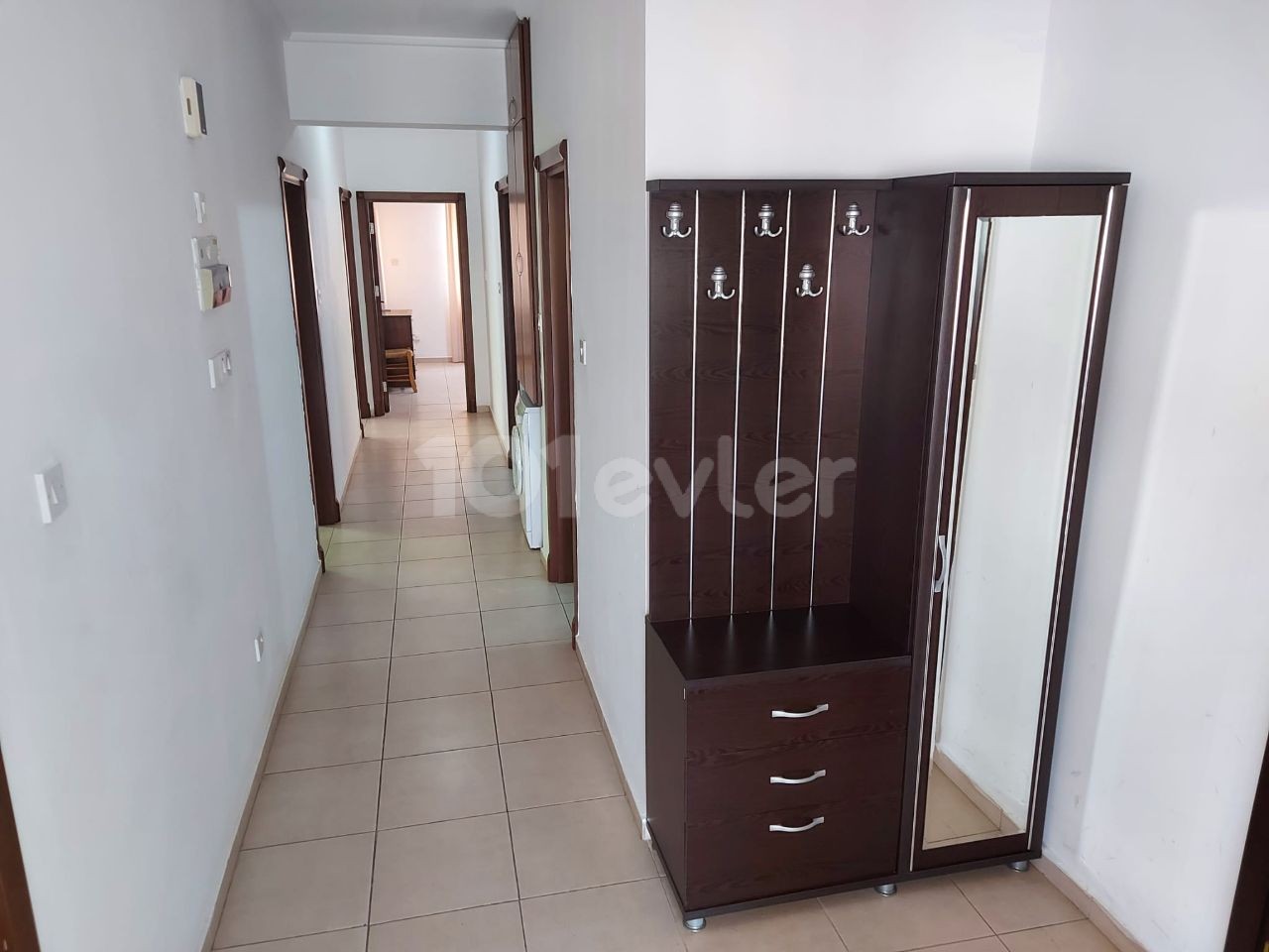 ▪️Magusa for rent 3+1 apartment ▪️Asansor with 2 air conditioners ▪️Kirasi from 400$ payable 1 year in advance.  ▪️Aile will be a student.  ▪️Tv will come and 2 toilets will be renovated.  For rent as ▪️esyali.  