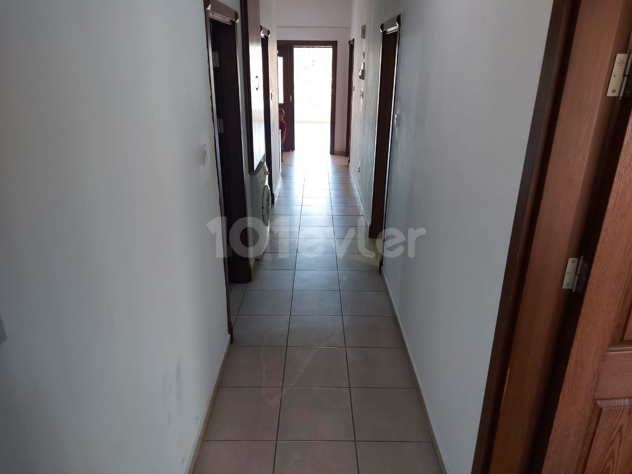 ▪️Magusa for rent 3+1 apartment ▪️Asansor with 2 air conditioners ▪️Kirasi from 400$ payable 1 year in advance.  ▪️Aile will be a student.  ▪️Tv will come and 2 toilets will be renovated.  For rent as ▪️esyali.  