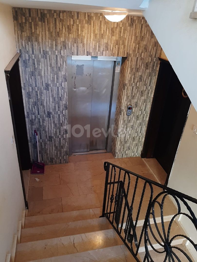 ▪️Magusa for rent 3+1 apartment ▪️Asansor with 2 air conditioners ▪️Kirasi from 400$ payable 1 year in advance.  ▪️Aile will be a student.  ▪️Tv will come and 2 toilets will be renovated.  For rent as ▪️esyali.  