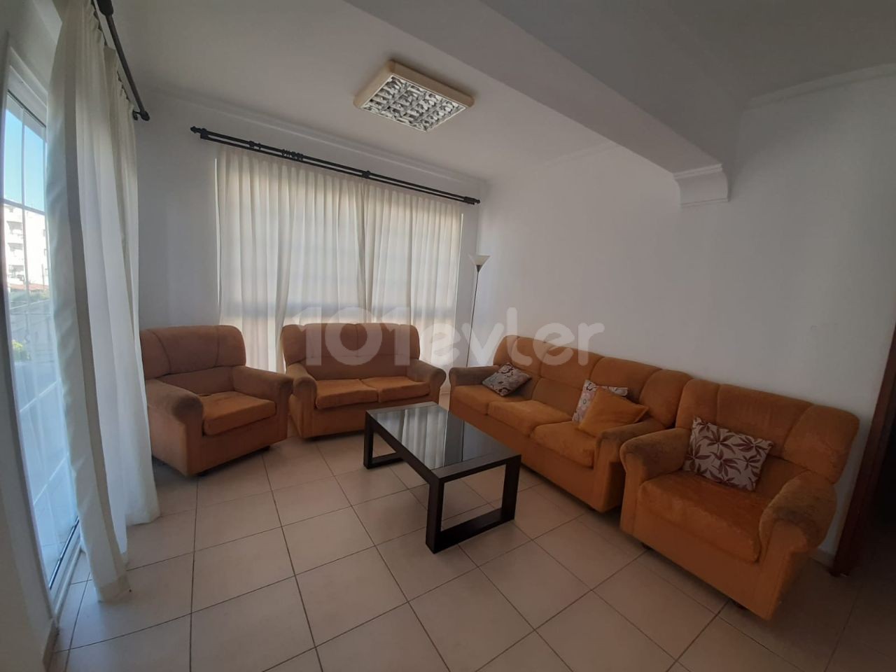 ▪️Magusa for rent 3+1 apartment ▪️Asansor with 2 air conditioners ▪️Kirasi from 400$ payable 1 year in advance.  ▪️Aile will be a student.  ▪️Tv will come and 2 toilets will be renovated.  For rent as ▪️esyali.  