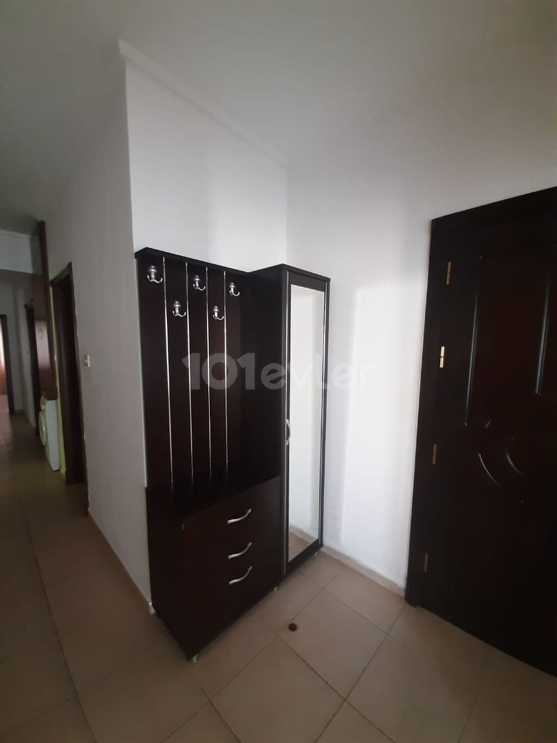 ▪️Magusa for rent 3+1 apartment ▪️Asansor with 2 air conditioners ▪️Kirasi from 400$ payable 1 year in advance.  ▪️Aile will be a student.  ▪️Tv will come and 2 toilets will be renovated.  For rent as ▪️esyali.  