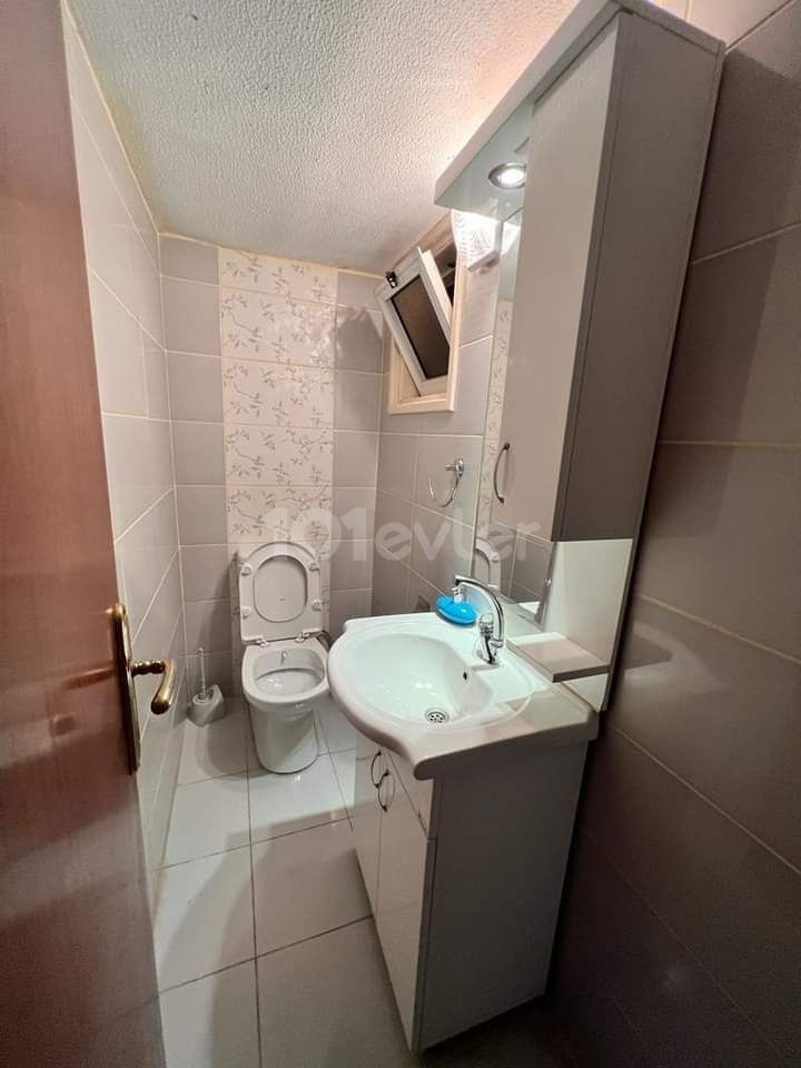 Gazimağusa 3+1 aile apartmanı Kiralık  Hazır aile veya bayan ıcın , 8.500 tl full eşyalı 6 ay yada senelik ödemeli