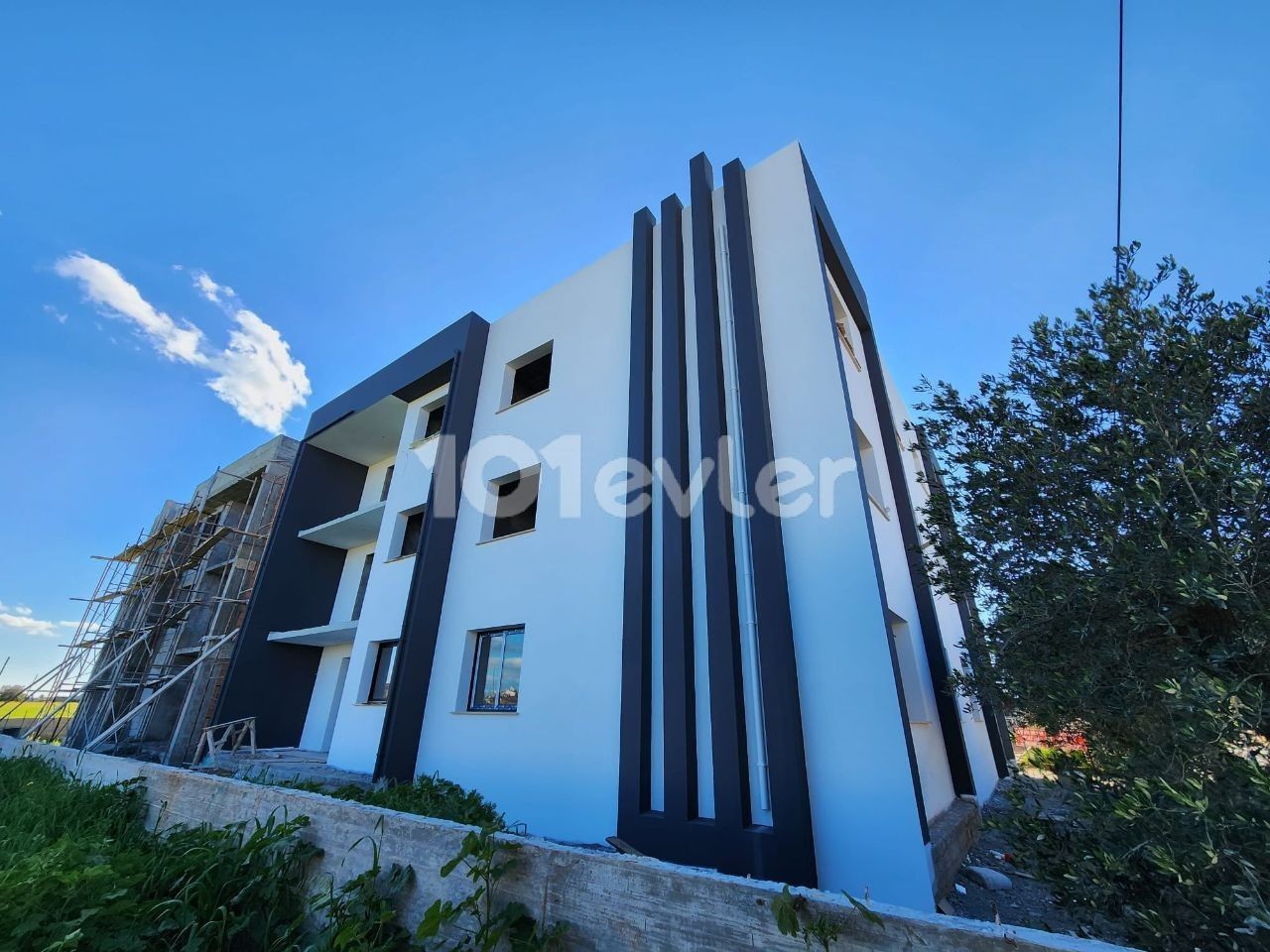 3+1 apartments for sale in Canakkale bolgesi last 2 units 122 square meters 2wc 3 storey building no elevator your husband will have plenty of greenery.  95,000£ delivery after 4 months. 30% deposit in advance 05338315976