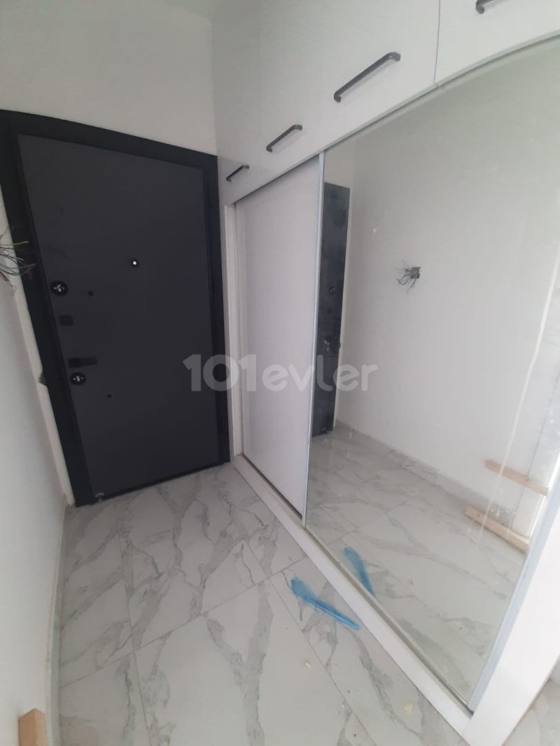 Ötükende mustakil villa 3+1 satılık 275.000£ EN GEC 2 AYA TESLIMDIR. 590 METREKARE 200 METREKARE EVIN OTURUMU  590m2 esdeger arsa, 200m² evin oturumu salon mutfak ayri 3 yatak odasi asagida 1 yatak odasida cati katinda kapali garaji havuz,jakuzi, barbeku,şomine ve saya sayamadigim bir cok ozelligi e