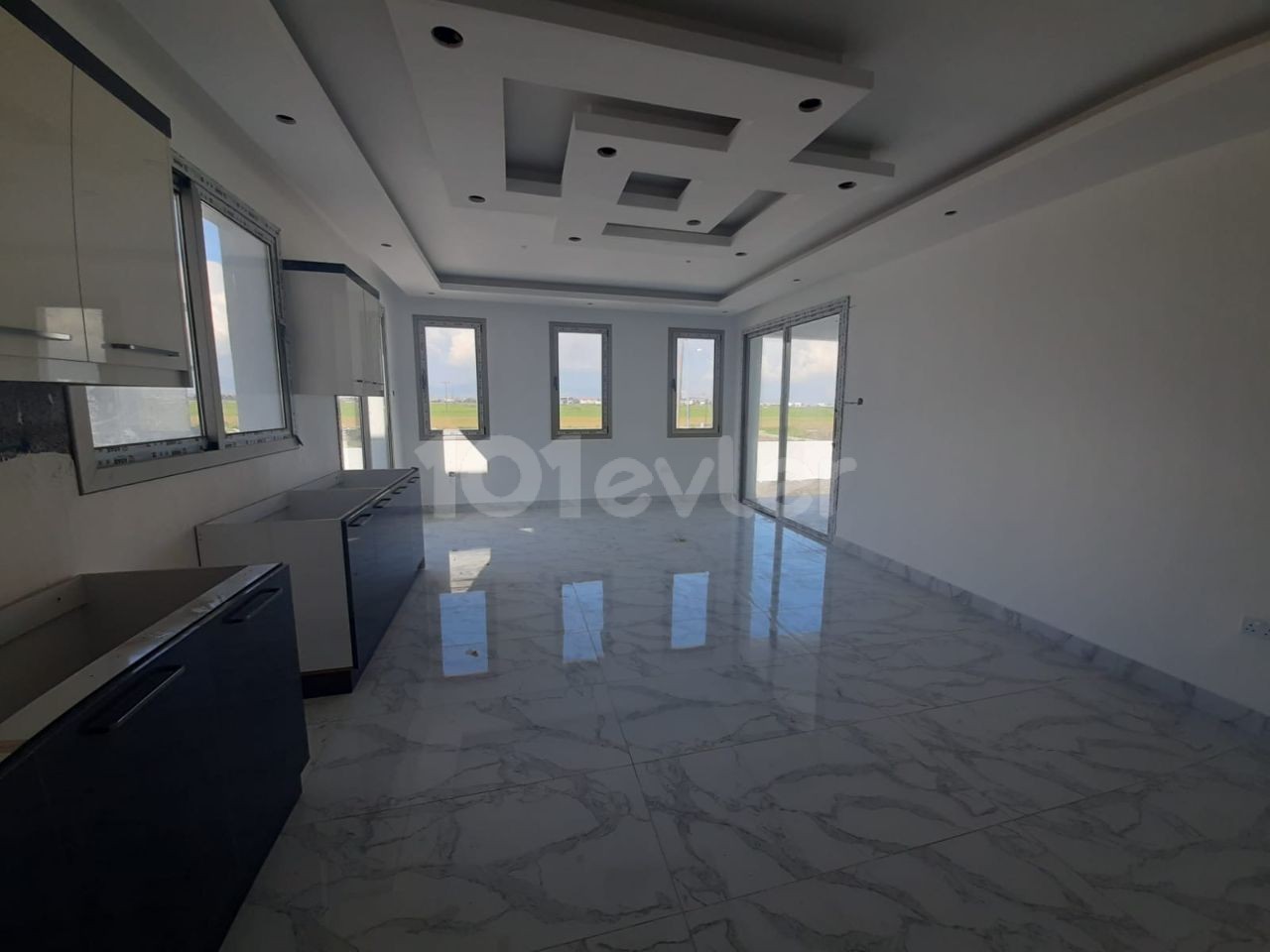 Ötükende mustakil villa 3+1 satılık 275.000£ EN GEC 2 AYA TESLIMDIR. 590 METREKARE 200 METREKARE EVIN OTURUMU  590m2 esdeger arsa, 200m² evin oturumu salon mutfak ayri 3 yatak odasi asagida 1 yatak odasida cati katinda kapali garaji havuz,jakuzi, barbeku,şomine ve saya sayamadigim bir cok ozelligi e