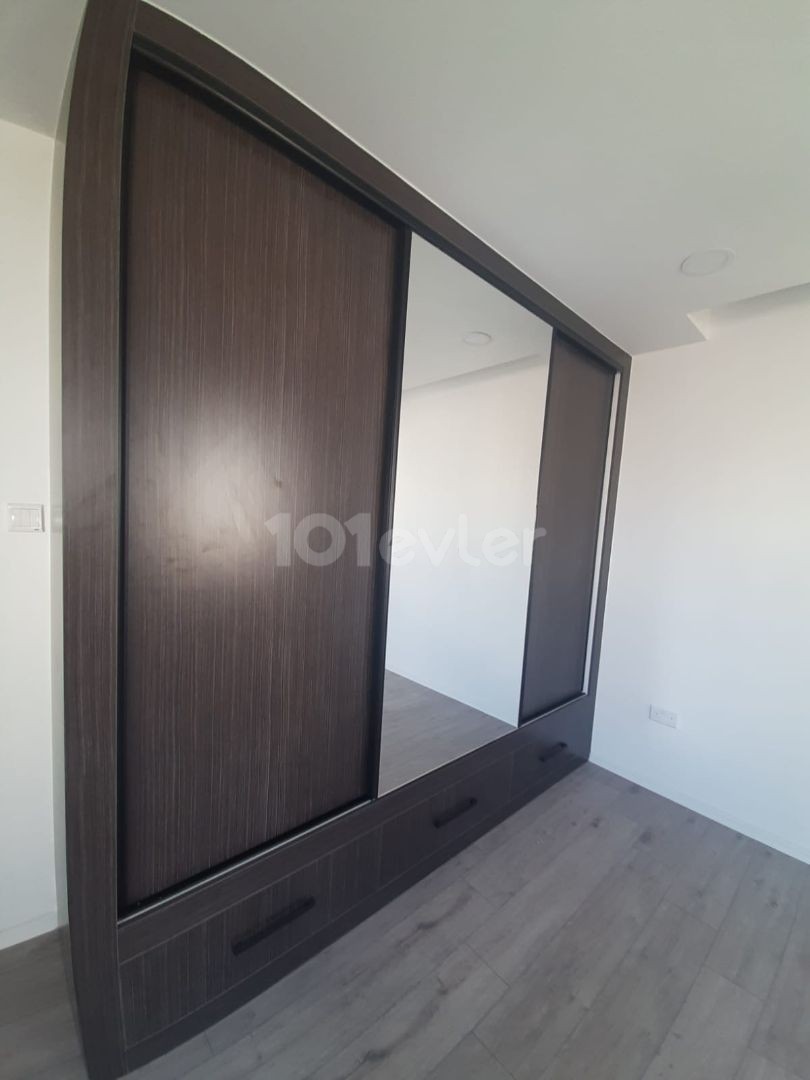 TRIPLEX ZU VERKAUFEN im Pier-Bereich; Triplex 3 Etagen 310 m2 Innenbereich Grill Dachterrasse (Meerblick) 3 Schlafzimmer Preise 440.000 stg