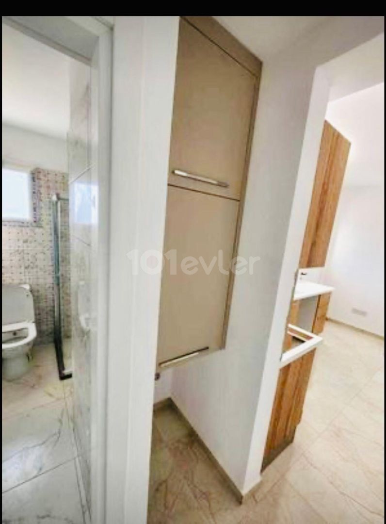 2+1 flat for sale in Çanakkale region, 70 square meters, 4th floor, 65,000 STG TRANSFORMER HAS BEEN PAID. SERIOUS BUYERS CALL ELEVATOR CAR PARK