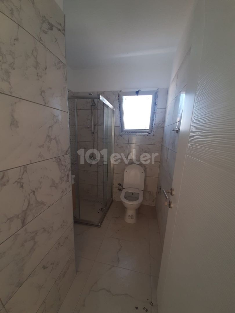 Canakkale 2 + 1 ohne Möbel Etage 3 ab 6000 tl 6 Miete 1 Kaution 1 Provision 70 m² Es gibt einen Aufzug es gibt einen Parkplatz.  Gebühren 400 tl x6 2400 tl 05338315976