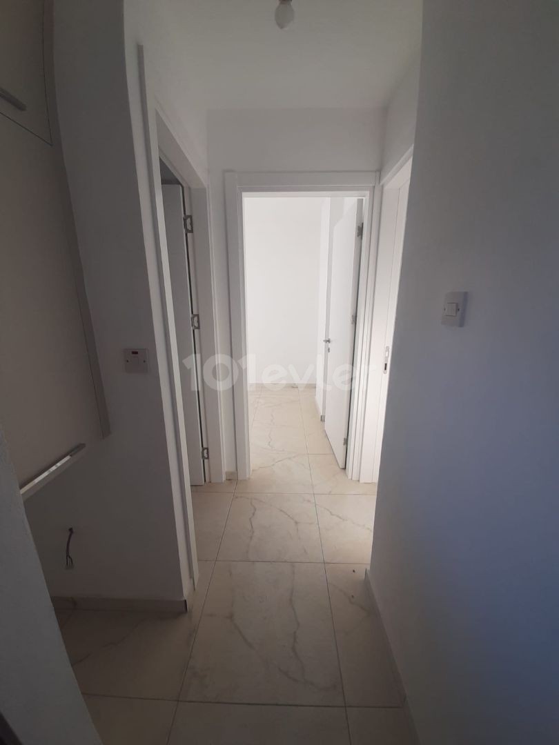 Canakkale 2 + 1 without furniture Floor 3 from 6000 tl 6 rent 1 deposit 1 commission 70 m² There is an elevator there is a car park.  Dues 400 tl x6 2400 tl 05338315976