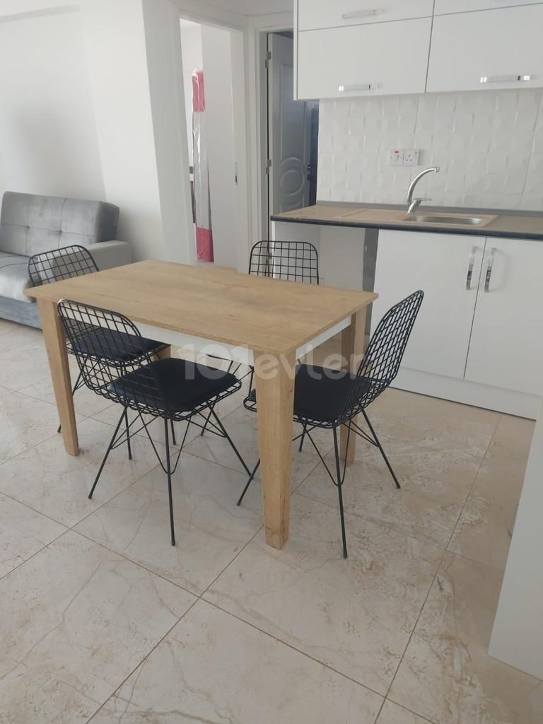 Famagusta 2+1 zur Miete brandneue Wohnung direkt am Fuße der Stadt Mall von 500$ mit jährlicher Zahlung 3. Stock hat einen Aufzug.  1 Kaution 500$ 1 Provision 05338315976