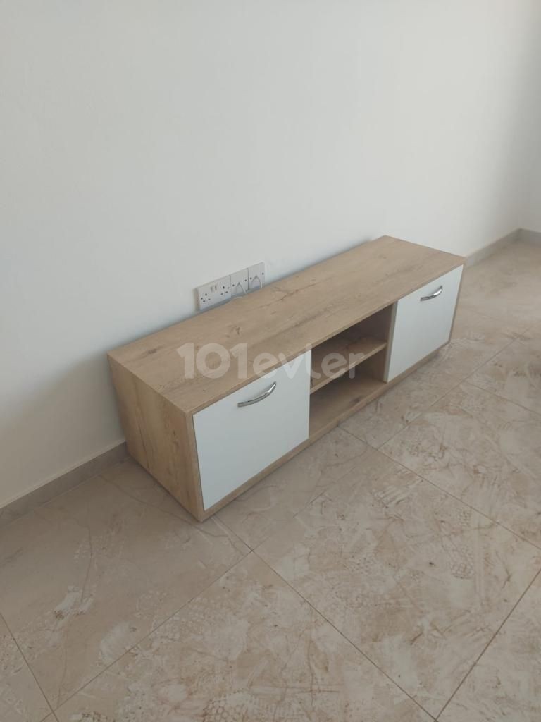 Famagusta 2+1 zur Miete brandneue Wohnung direkt am Fuße der Stadt Mall von 500$ mit jährlicher Zahlung 3. Stock hat einen Aufzug.  1 Kaution 500$ 1 Provision 05338315976