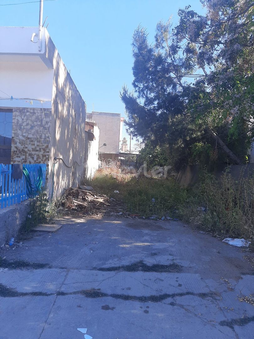 Land for sale behind Maras Doğruöz market 260 m2 2 floor cılılabılır. yuzde 70 percent of the land for sale with the only authorized price = £ 23. 000 05338315976