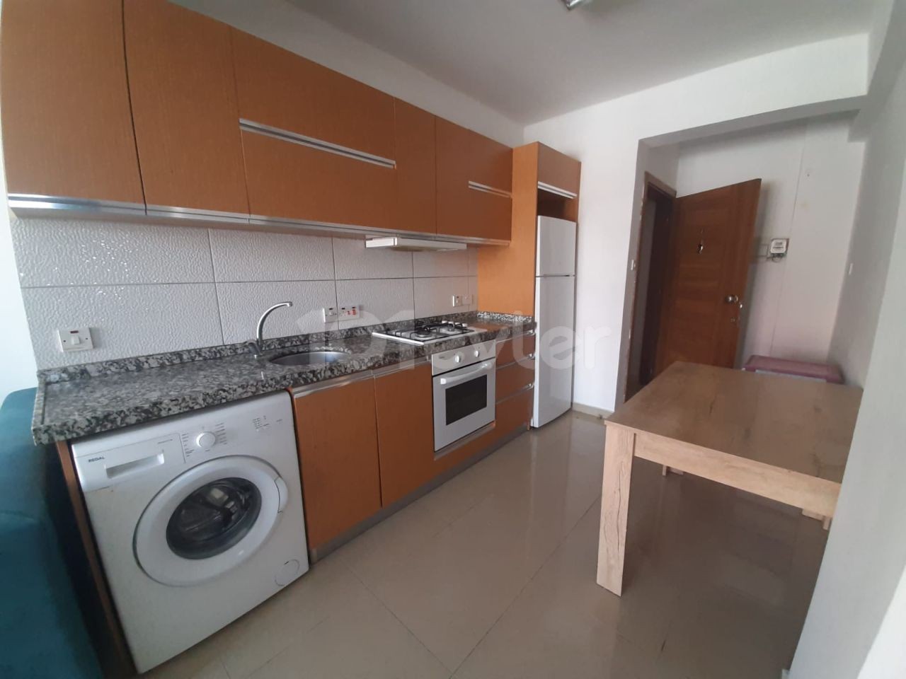 Near Magusa city mall 2 + 1 rented furnished apartment 3rd floor 8. 6 months from 500 TL Water dues are included in the rent 📌 auto parking 📌 generator 📌 elevator 📌 elevator 📌 electricity is carded. 05338315976