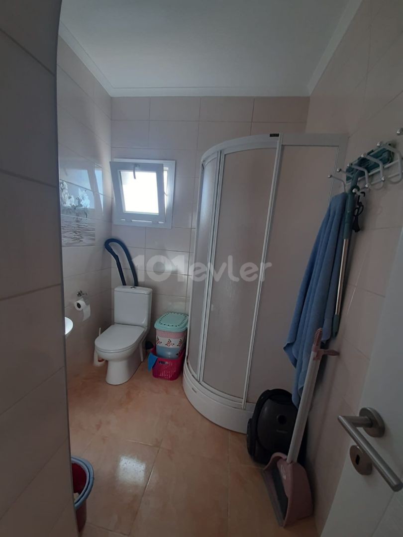 2+1 fully furnished flat for sale in a site with a pool in Yeniboğazi, 78,000 STG equivalent INVESTMENT OPPORTUNITY 80 SQUARE METERS ON THE 3RD FLOOR.