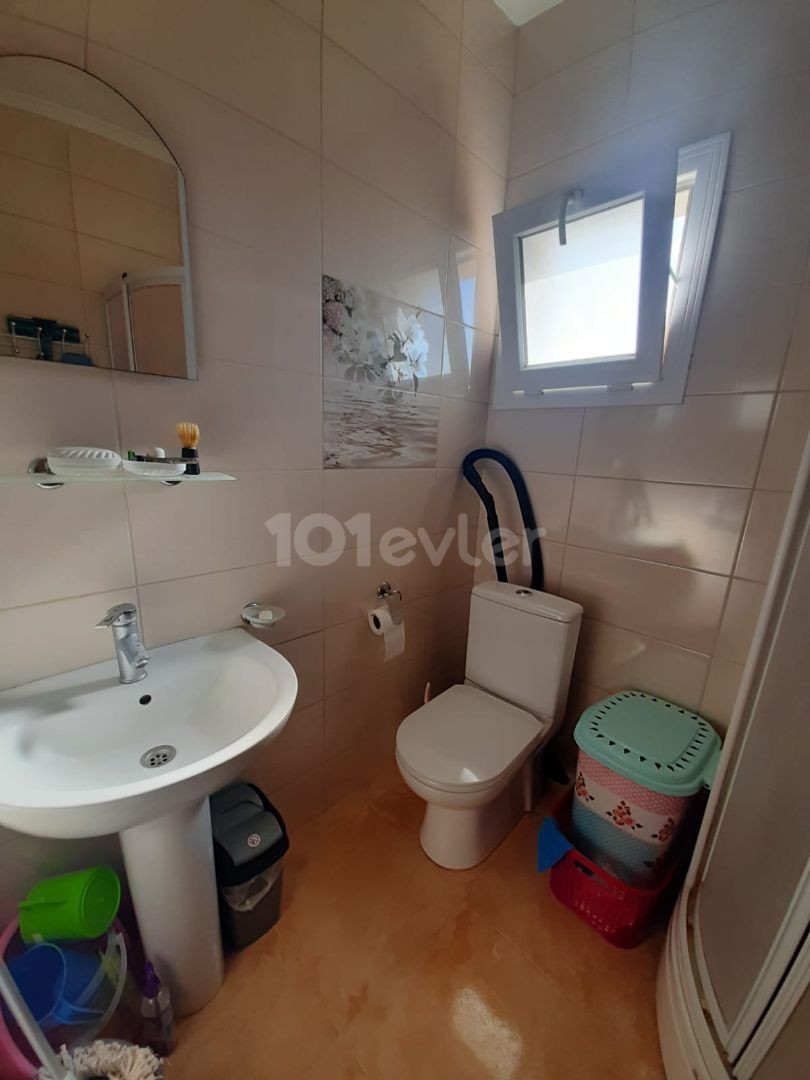 2+1 fully furnished flat for sale in a site with a pool in Yeniboğazi, 78,000 STG equivalent INVESTMENT OPPORTUNITY 80 SQUARE METERS ON THE 3RD FLOOR.