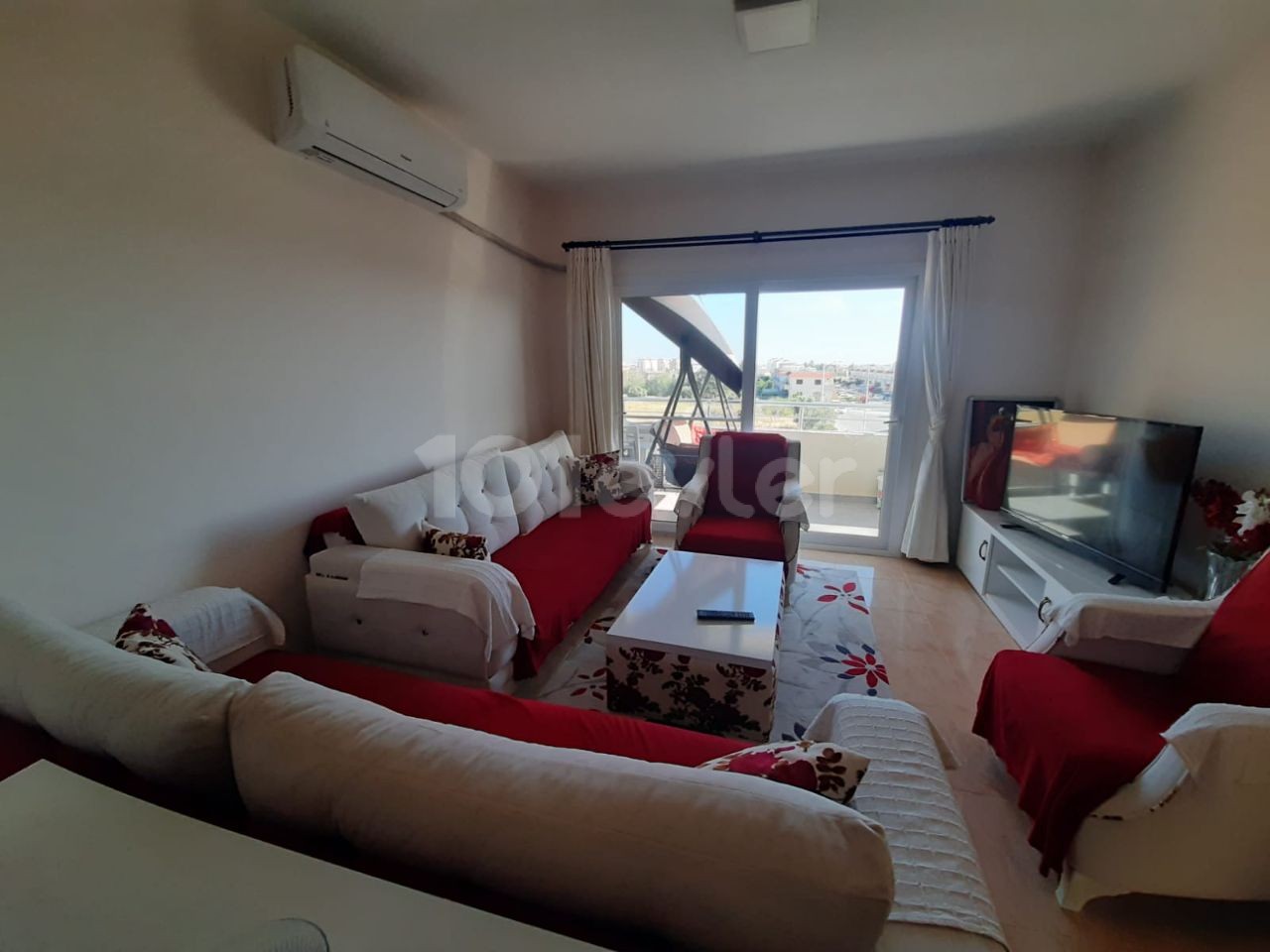 2+1 fully furnished flat for sale in a site with a pool in Yeniboğazi, 78,000 STG equivalent INVESTMENT OPPORTUNITY 80 SQUARE METERS ON THE 3RD FLOOR.