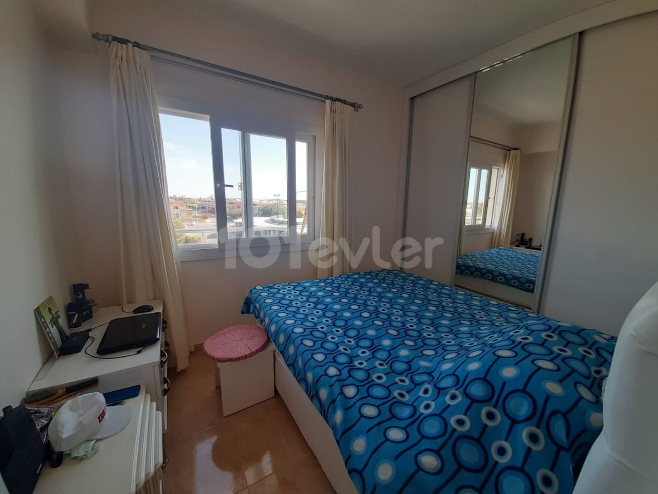 2+1 fully furnished flat for sale in a site with a pool in Yeniboğazi, 78,000 STG equivalent INVESTMENT OPPORTUNITY 80 SQUARE METERS ON THE 3RD FLOOR.