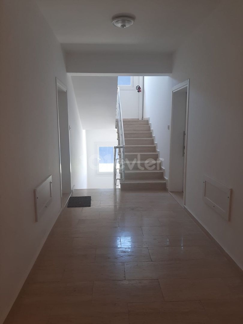 2+1 fully furnished flat for sale in a site with a pool in Yeniboğazi, 78,000 STG equivalent INVESTMENT OPPORTUNITY 80 SQUARE METERS ON THE 3RD FLOOR.