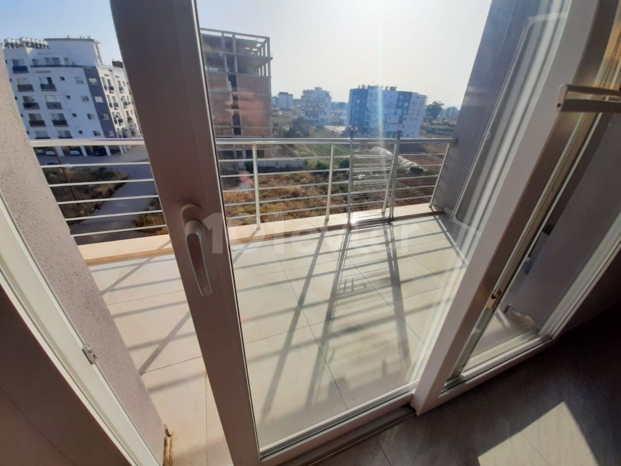 Canakkale 2+1 flat for rent on the 4th floor 8500 TL for annual payment only Dues 2500 TL per year 1 deposit 8500 TL 1 commission 8500 TL 05338315976