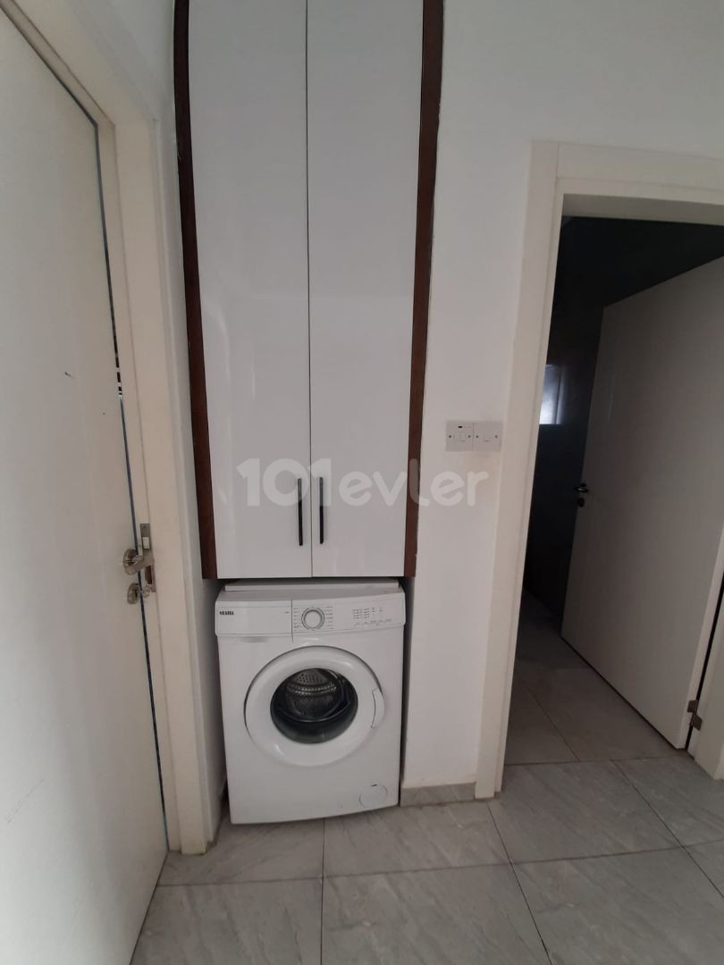 Canakkale 2+1 flat for rent on the 4th floor 8500 TL for annual payment only Dues 2500 TL per year 1 deposit 8500 TL 1 commission 8500 TL 05338315976