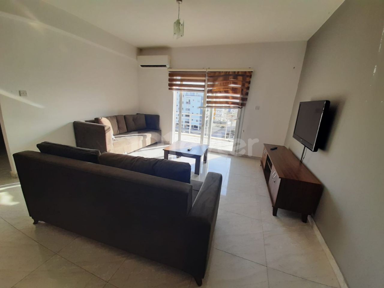 Canakkale 2+1 flat for rent on the 4th floor 8500 TL for annual payment only Dues 2500 TL per year 1 deposit 8500 TL 1 commission 8500 TL 05338315976