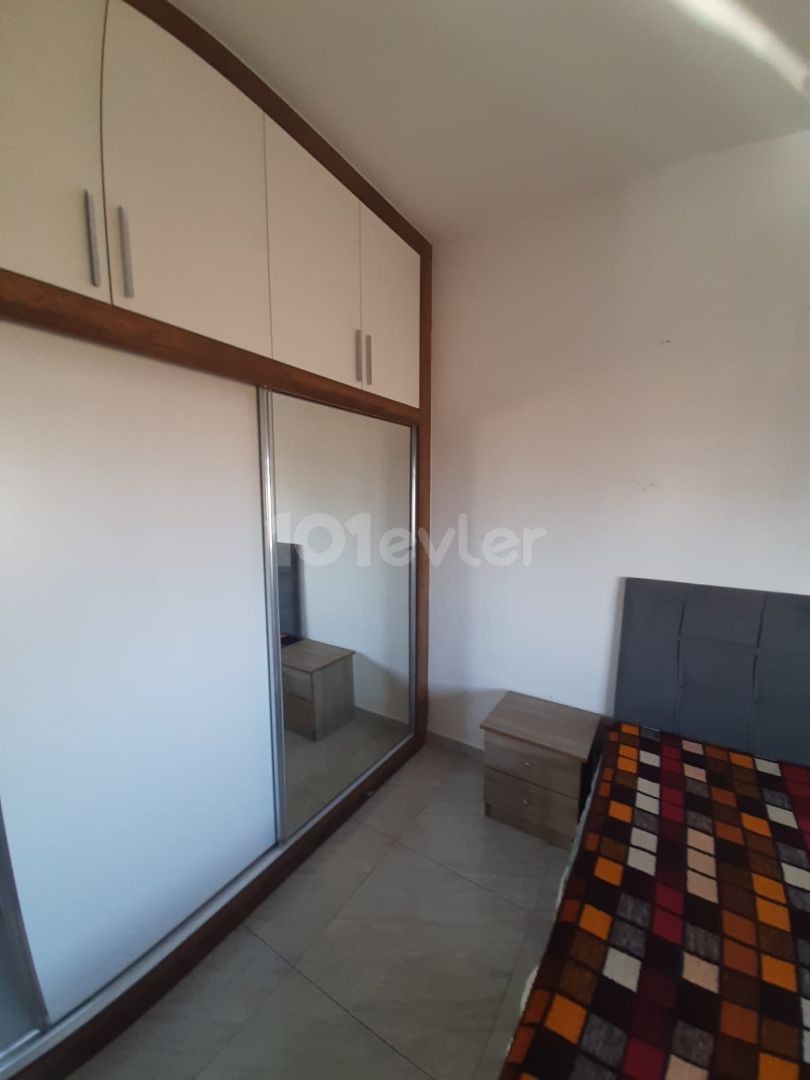 Canakkale 2+1 flat for rent on the 4th floor 8500 TL for annual payment only Dues 2500 TL per year 1 deposit 8500 TL 1 commission 8500 TL 05338315976