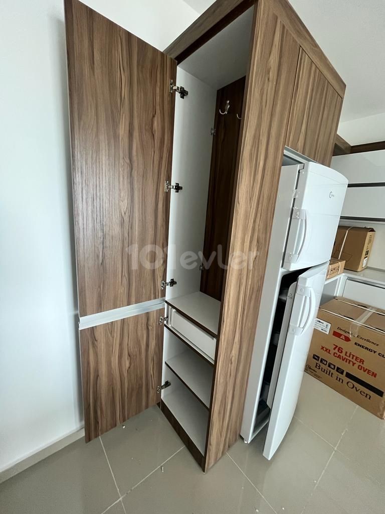 golden resıdence de 2 tane kıralık daire 6 ay ödeme imkanı 650£ dan 6 kira 2 depozıt 1 komısyon 8.katta full eşyalı daire aidat 50£ dan bina 8.katta